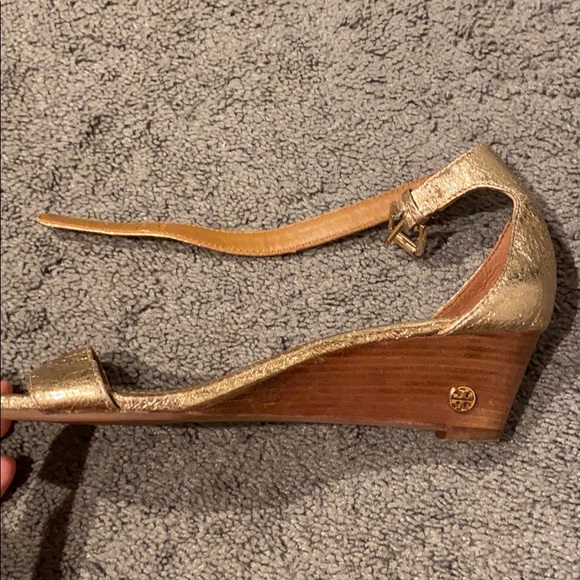 ⚡️TORY BURCH WEDGE SANDAL⚡️ - Picture 4 of 7